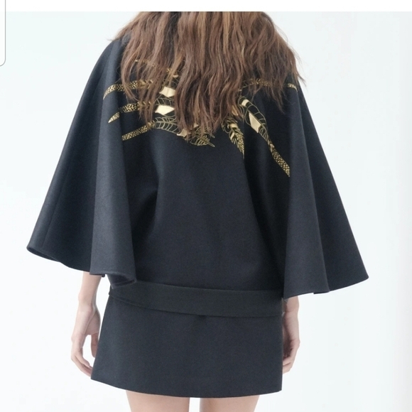 Julieta Suarez wool Jacket Lapel Cape, Size S, color Black/ Gold. - Picture 2 of 9